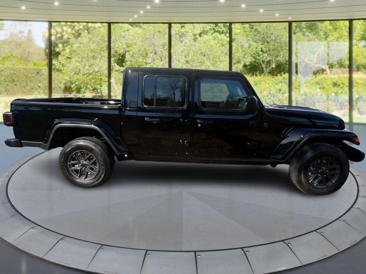 2026 Jeep Gladiator Sport S Image 3 of 17