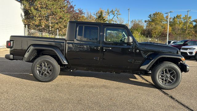 2026 Jeep Gladiator Sport S Image 3 of 29