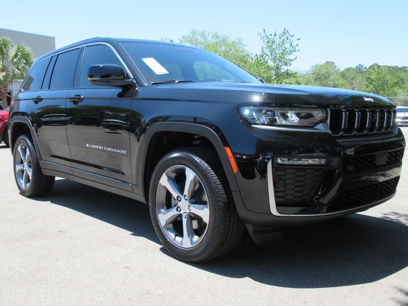 2026 Jeep Grand Cherokee Limited Image 2 of 35