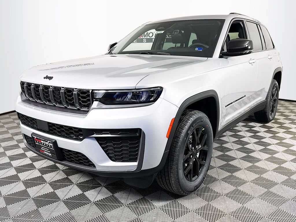 2026 Jeep Grand Cherokee Laredo Altitude Image 1 of 33