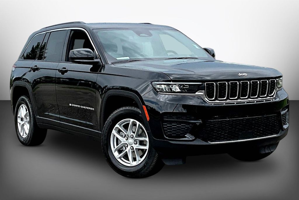 2026 Jeep Grand Cherokee Laredo X Image 2 of 13