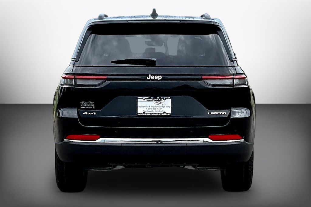 2026 Jeep Grand Cherokee Laredo X Image 3 of 13