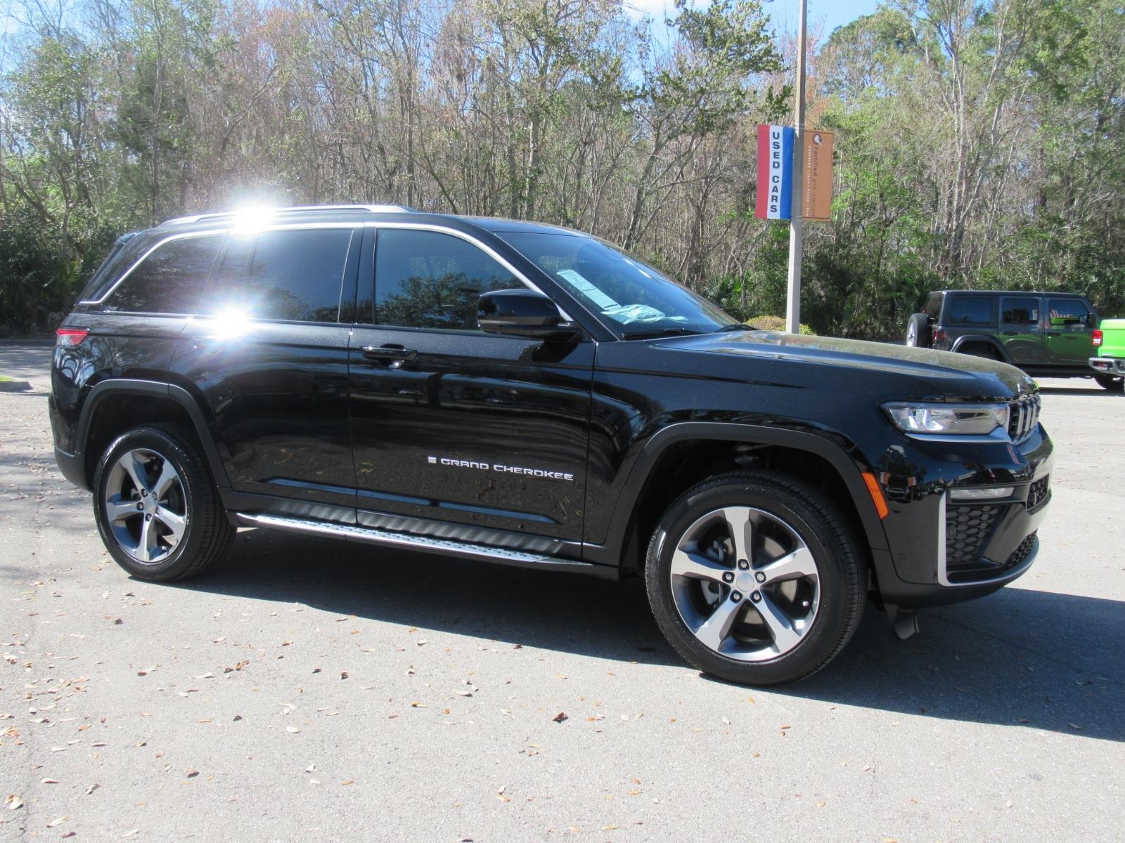 2026 Jeep Grand Cherokee Limited Image 3 of 34