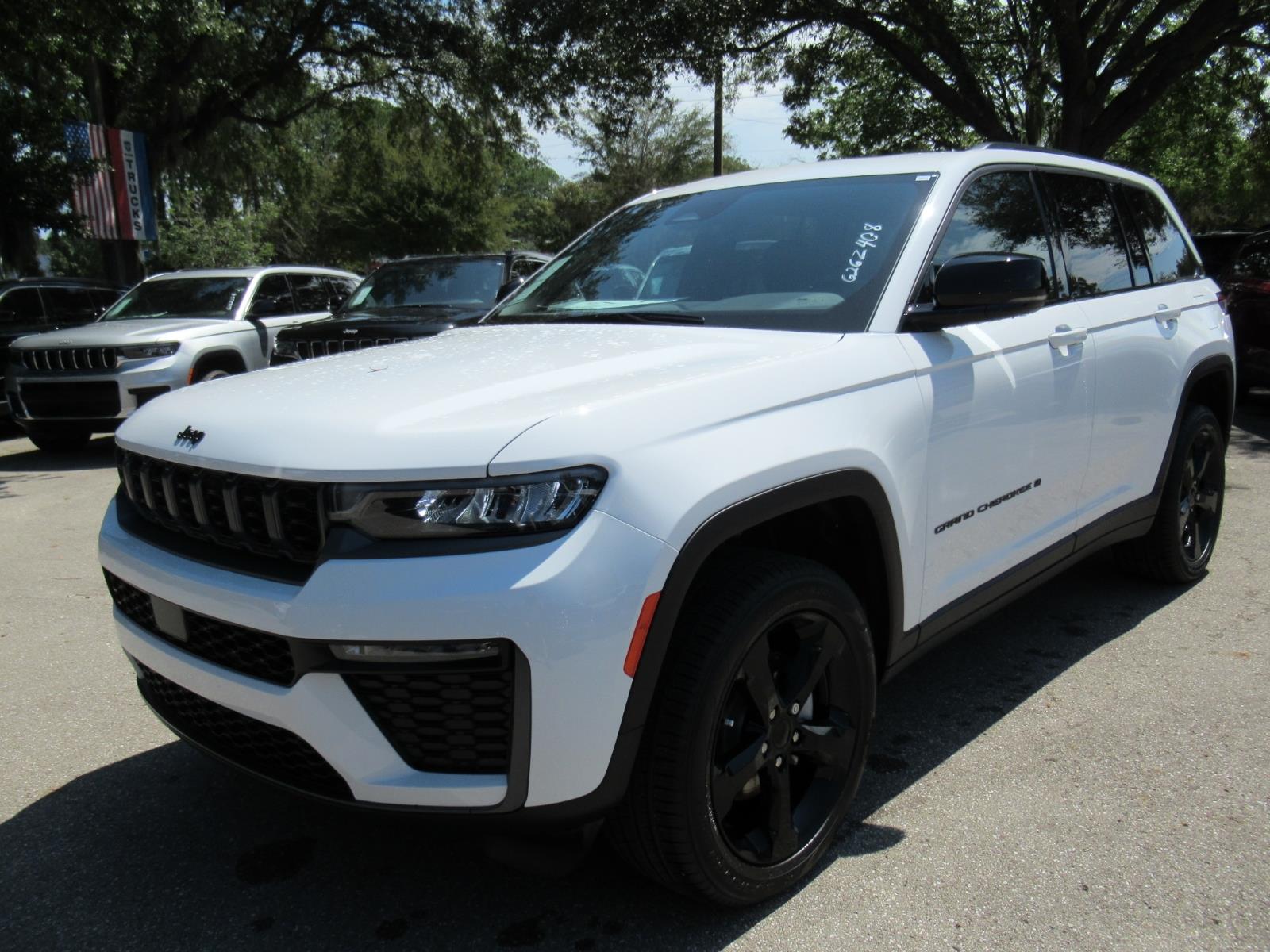 2026 Jeep Grand Cherokee Limited Image 1 of 33