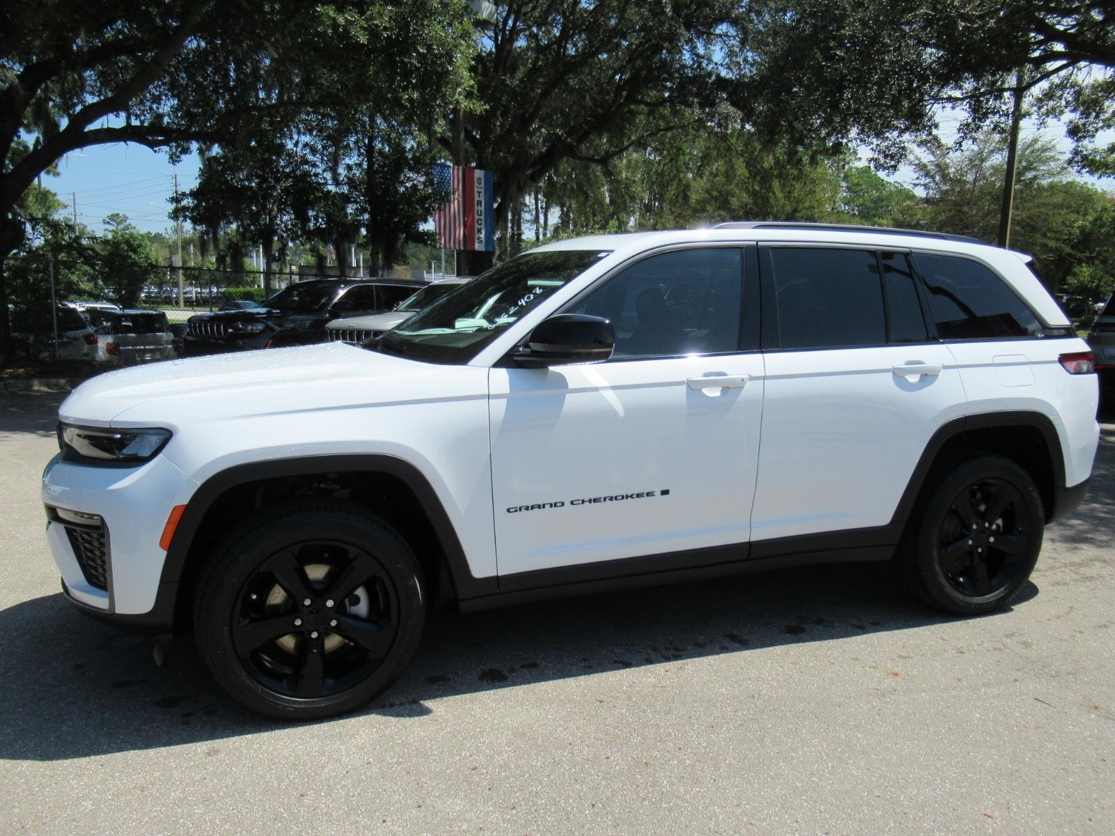 2026 Jeep Grand Cherokee Limited Image 2 of 33