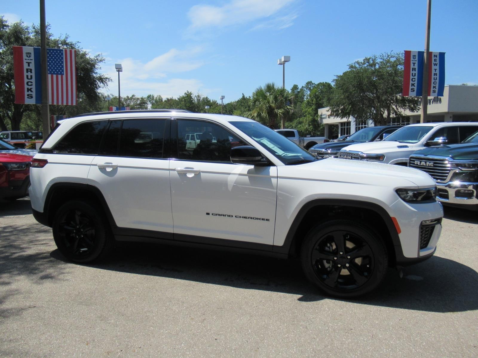 2026 Jeep Grand Cherokee Limited Image 3 of 33