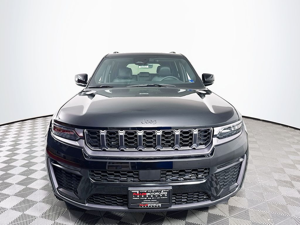 2026 Jeep Grand Cherokee Limited Image 2 of 31