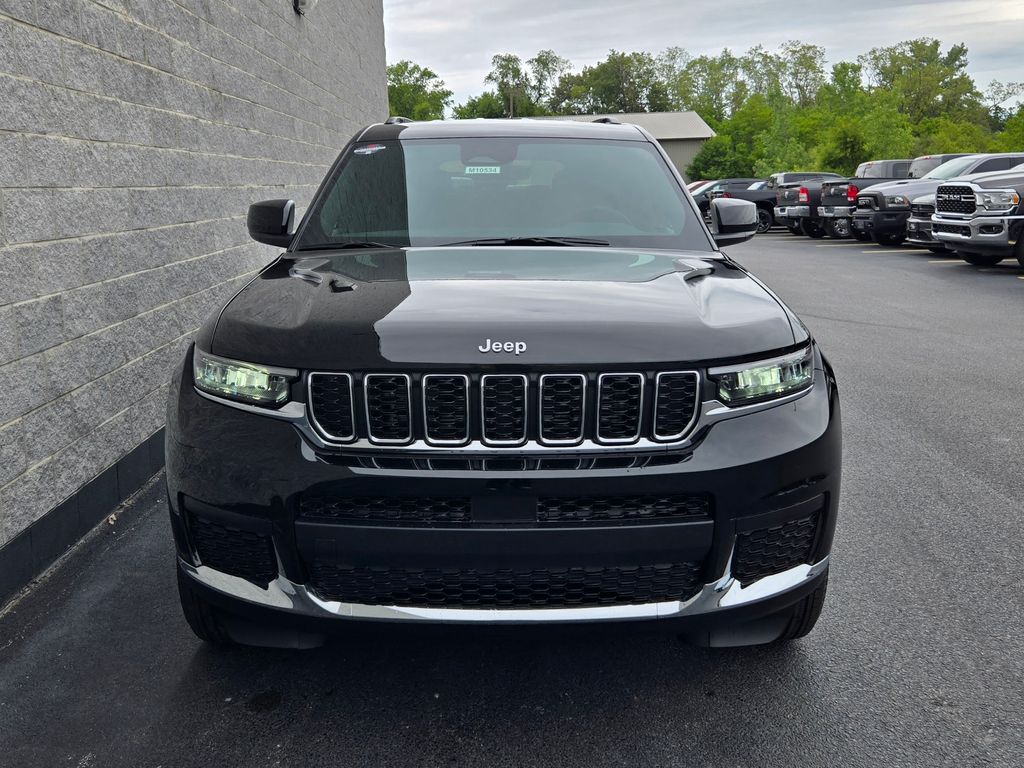 2026 Jeep Grand Cherokee L Laredo Image 2 of 39