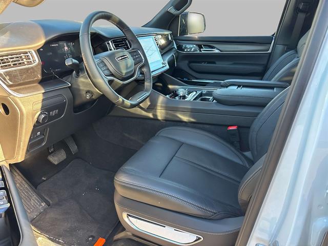 2026 Jeep Grand Wagoneer Summit Obsidian Image 17 of 18