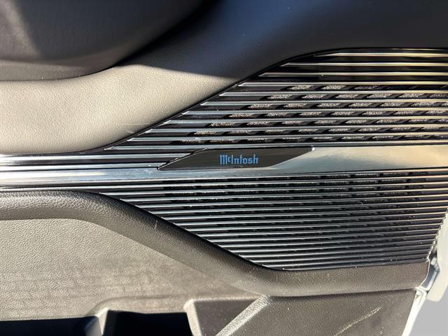 2026 Jeep Grand Wagoneer Summit Obsidian Image 16 of 18