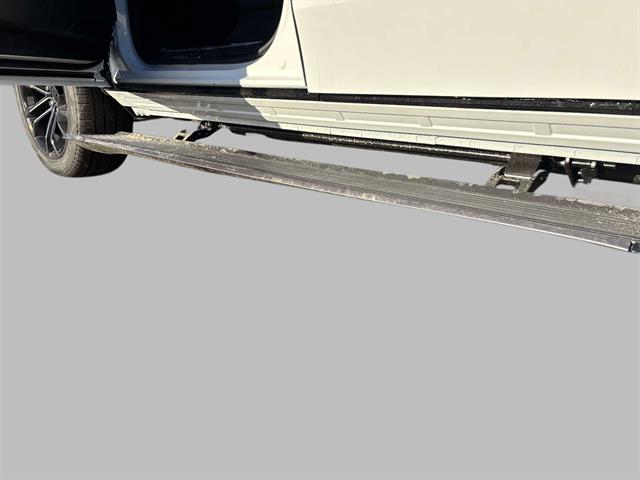 2026 Jeep Grand Wagoneer Summit Obsidian Image 14 of 18