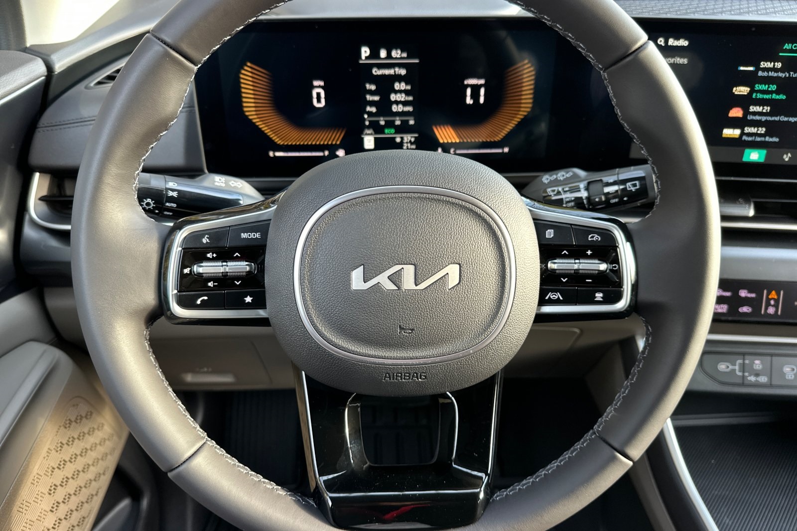 2026 Kia Carnival LXS Image 9 of 23