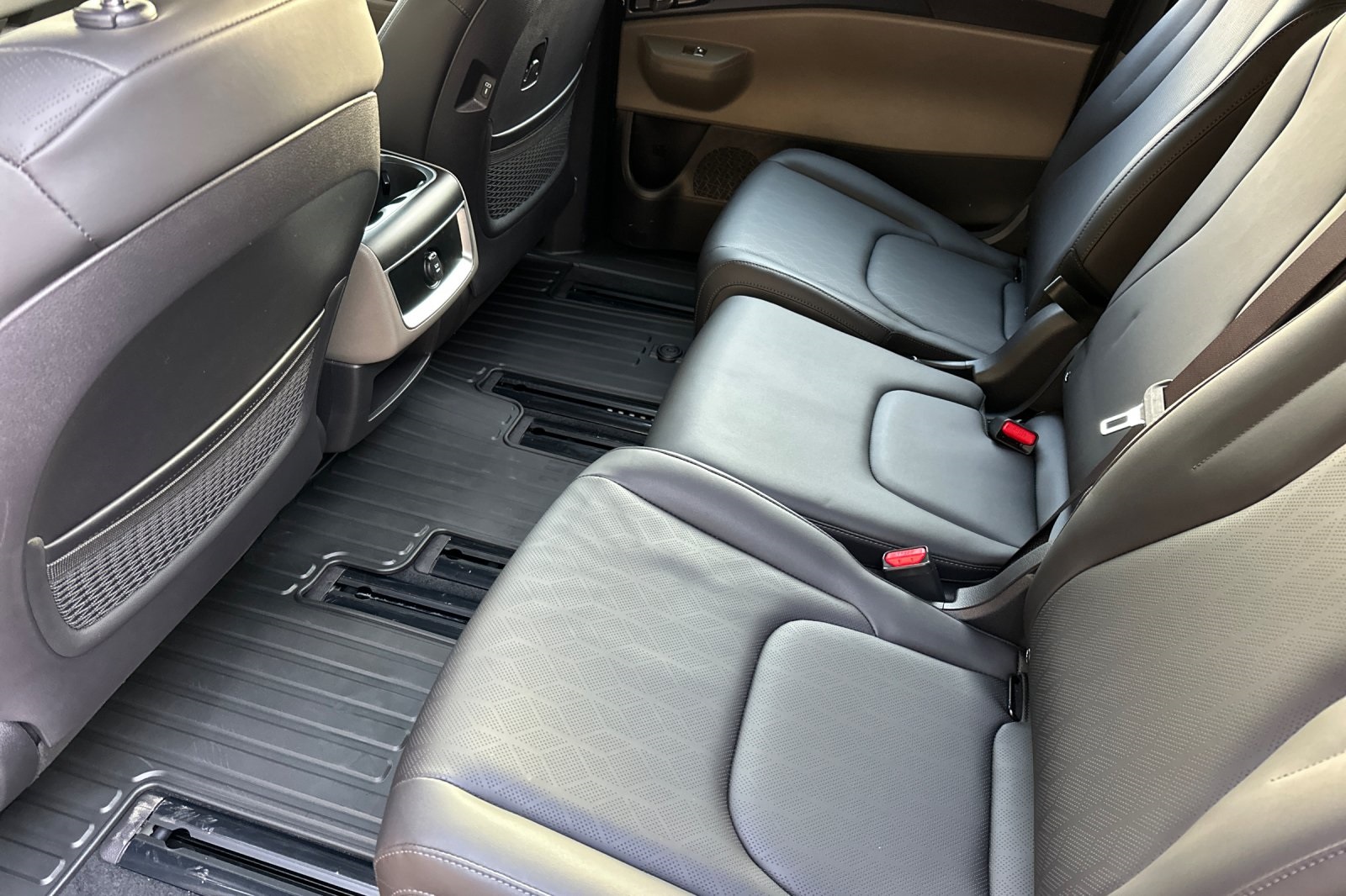 2026 Kia Carnival LXS Image 21 of 23