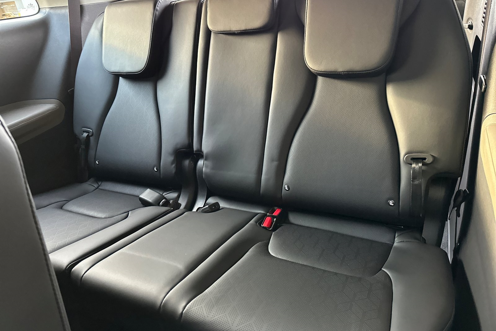 2026 Kia Carnival LXS Image 7 of 23