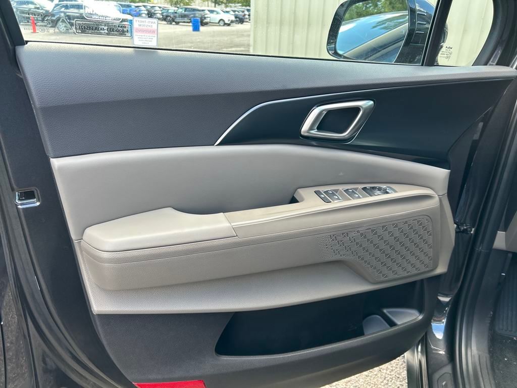 2026 Kia Carnival LX Image 25 of 34