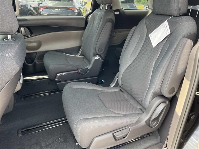 2026 Kia Carnival LX Image 13 of 30