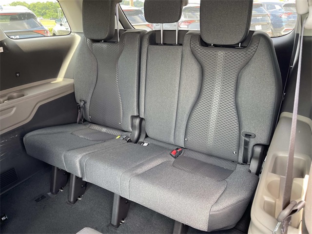 2026 Kia Carnival LX Image 14 of 30