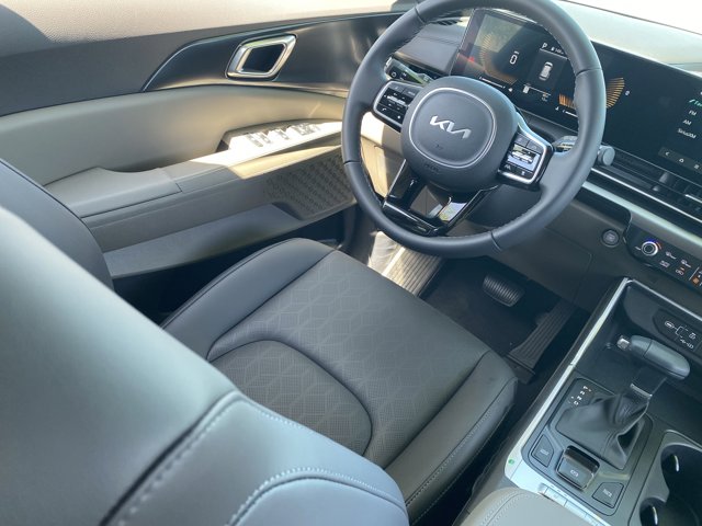 2026 Kia Carnival LXS Image 16 of 34