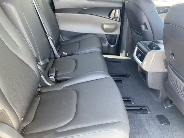 2026 Kia Carnival LXS Image 9 of 34