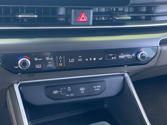 2026 Kia Carnival LXS Image 25 of 34