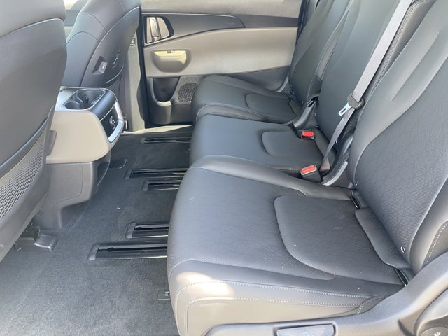 2026 Kia Carnival LXS Image 11 of 34