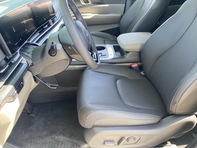 2026 Kia Carnival LXS Image 14 of 34