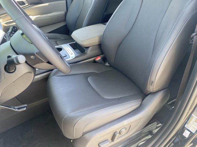 2026 Kia Carnival LXS Image 13 of 34