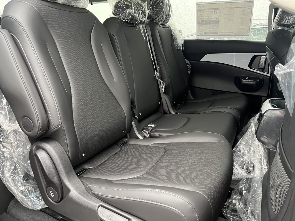 2026 Kia Carnival SX Image 6 of 19