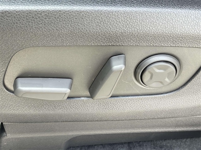 2026 Kia Carnival Hybrid EX Image 25 of 39