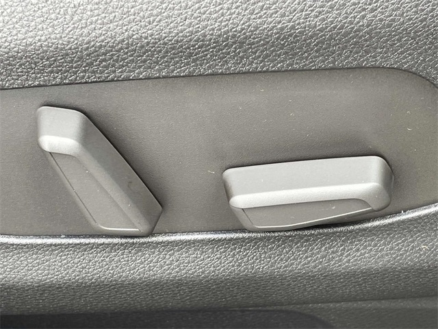 2026 Kia Carnival Hybrid EX Image 30 of 39