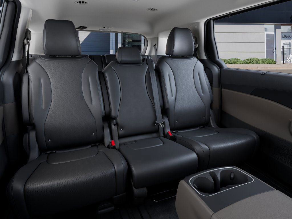 2026 Kia Carnival Hybrid EX Image 13 of 27