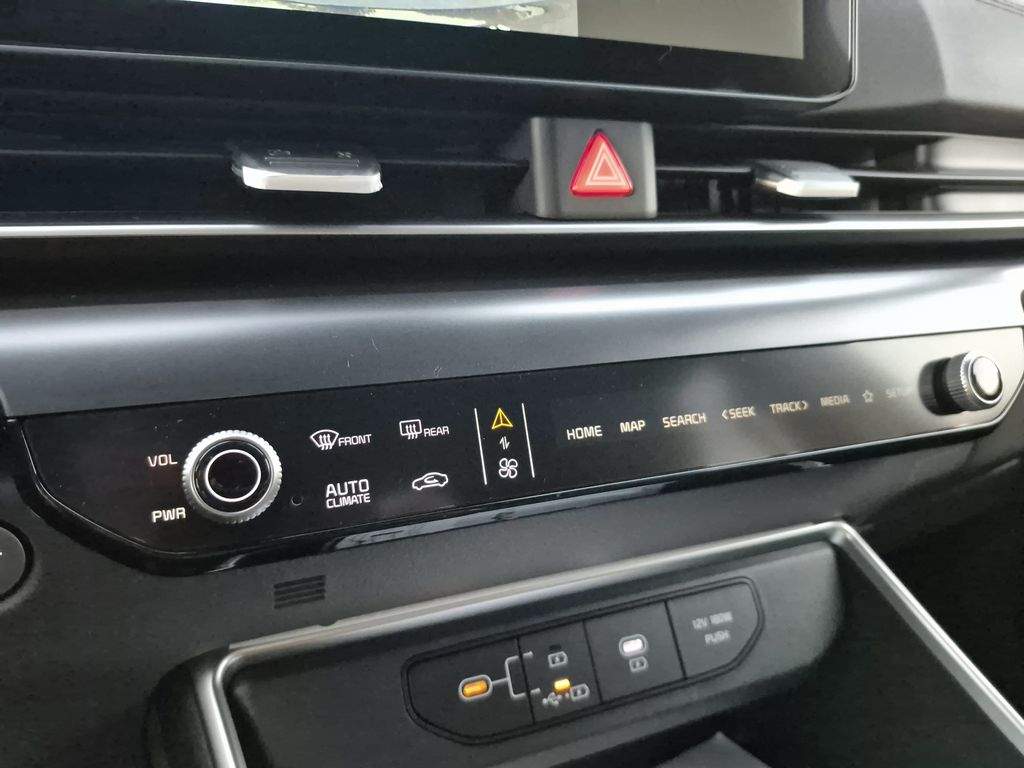 2026 Kia Carnival Hybrid LXS Image 16 of 26