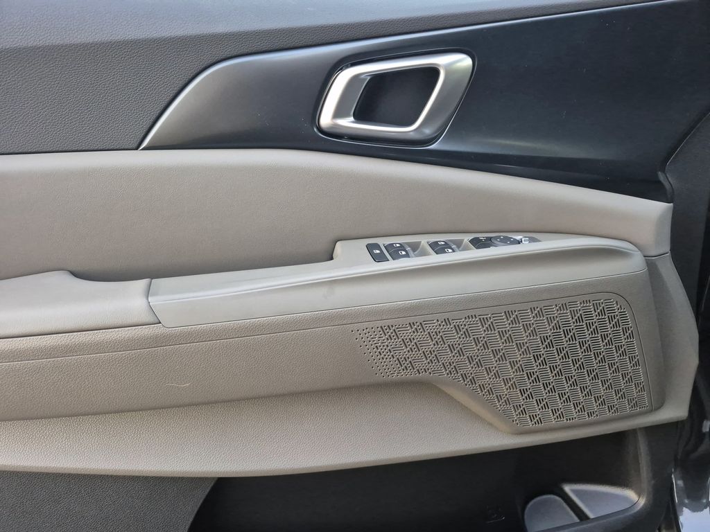 2026 Kia Carnival Hybrid LXS Image 19 of 26