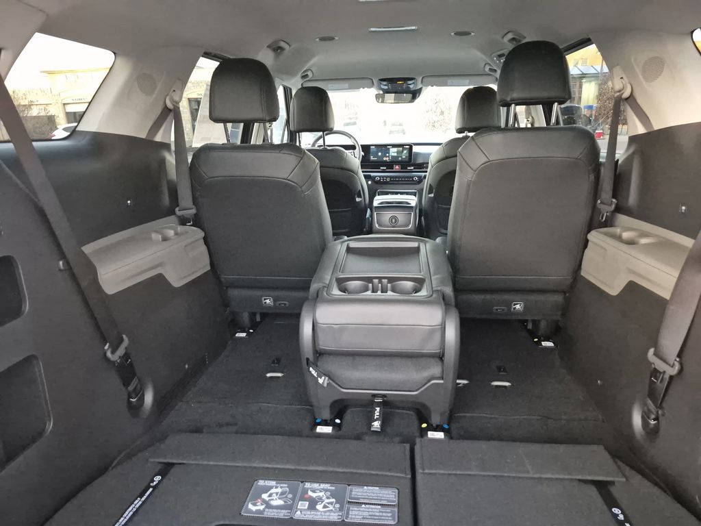 2026 Kia Carnival Hybrid LXS Image 8 of 26