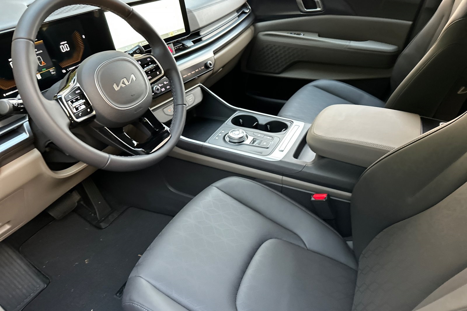 2026 Kia Carnival Hybrid LXS Image 18 of 23