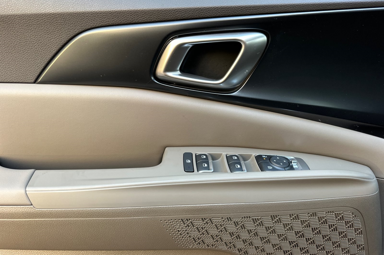 2026 Kia Carnival Hybrid LXS Image 19 of 23