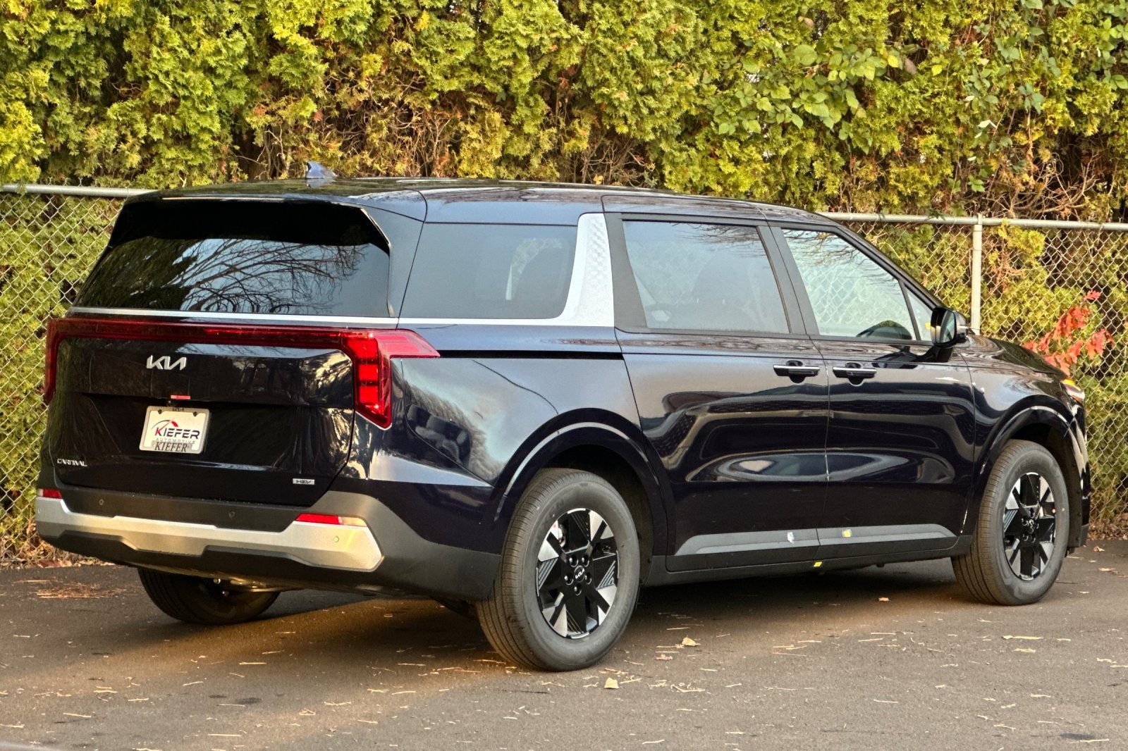 2026 Kia Carnival Hybrid LXS Image 4 of 23