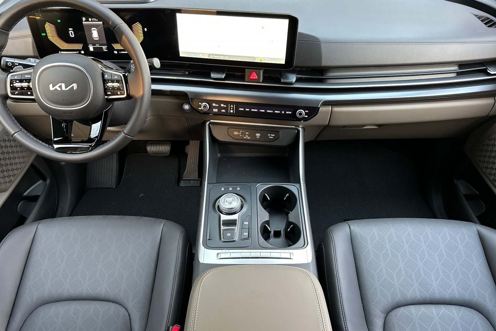 2026 Kia Carnival Hybrid LXS Image 11 of 23