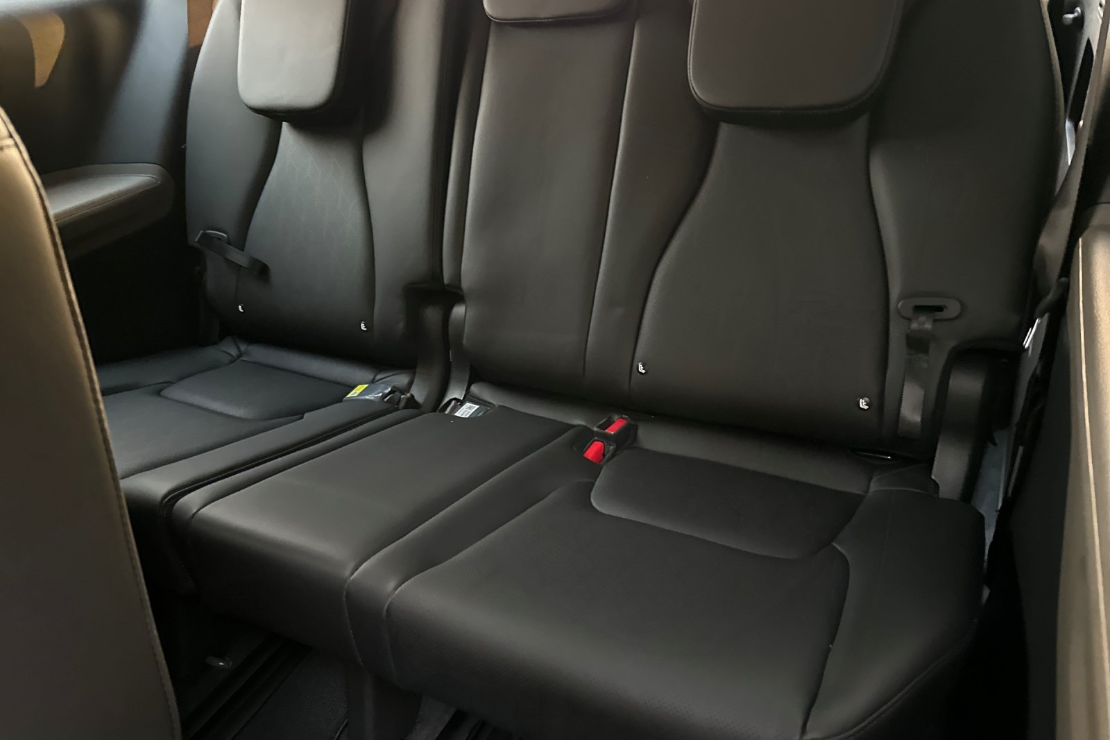 2026 Kia Carnival Hybrid LXS Image 8 of 23