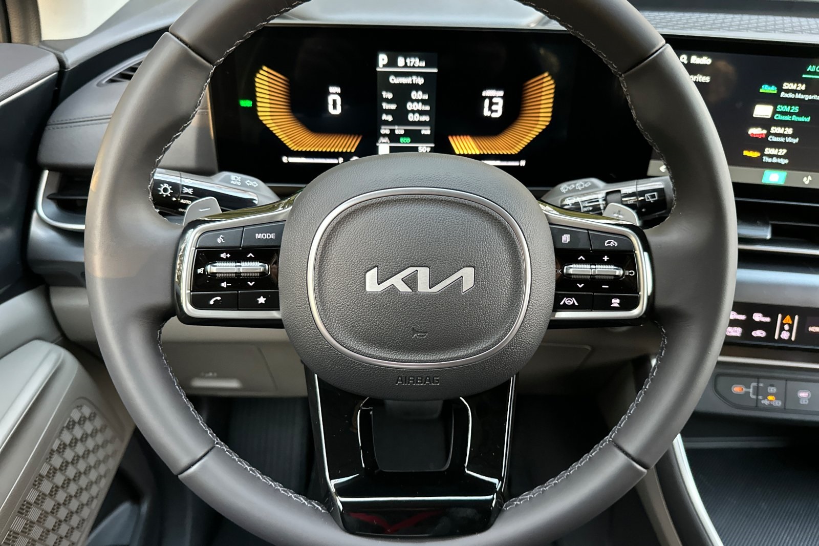 2026 Kia Carnival Hybrid LXS Image 12 of 23