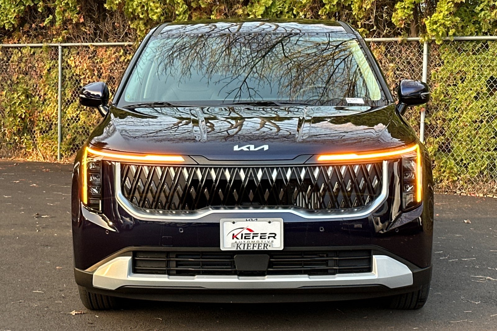 2026 Kia Carnival Hybrid LXS Image 2 of 23