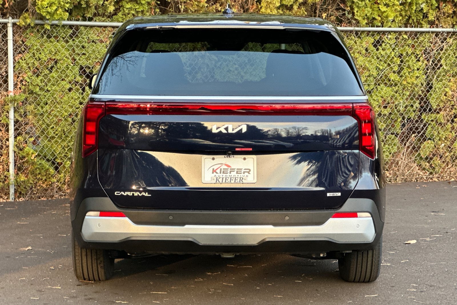 2026 Kia Carnival Hybrid LXS Image 5 of 23