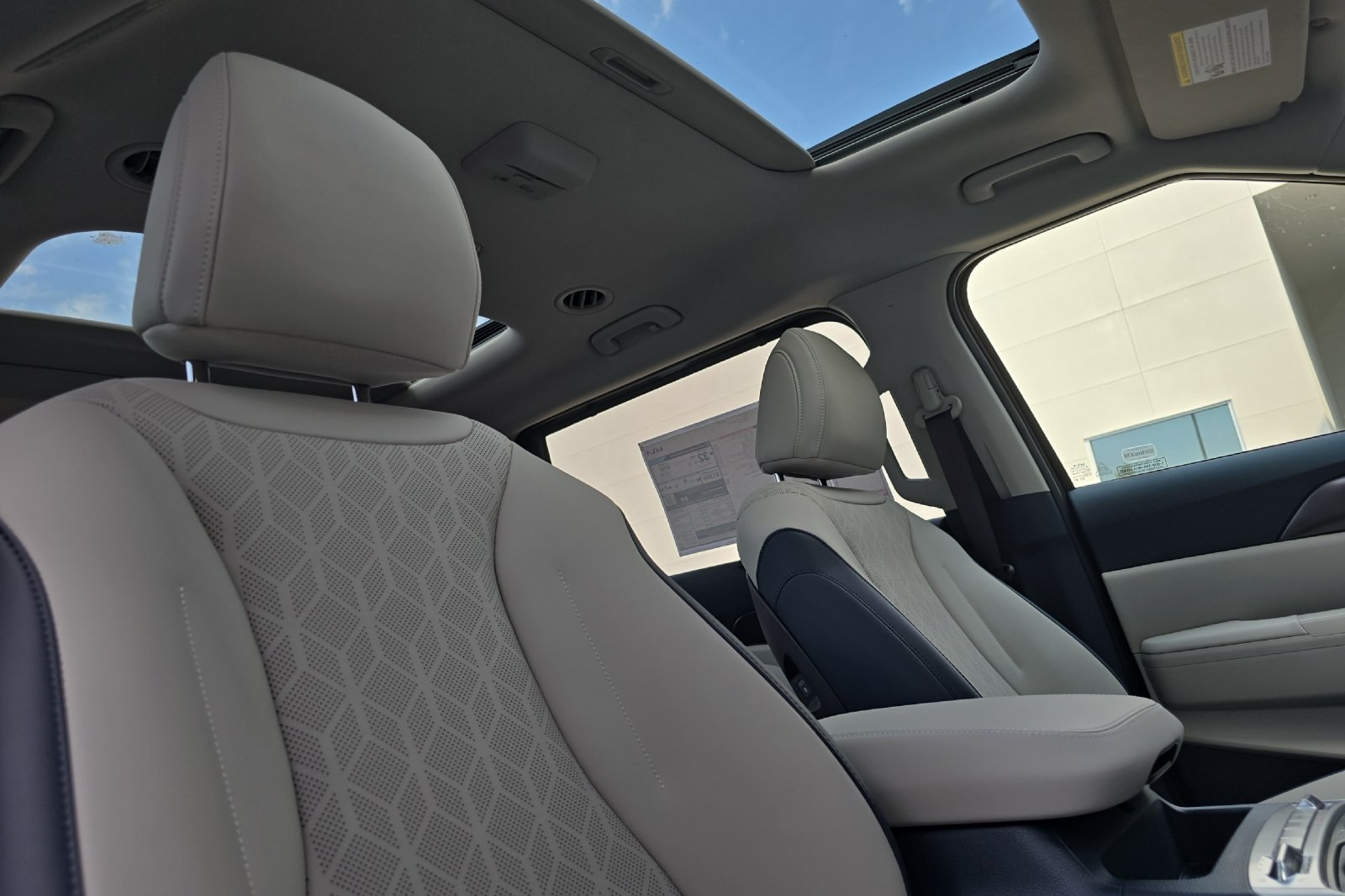 2026 Kia Carnival Hybrid SX Image 9 of 24