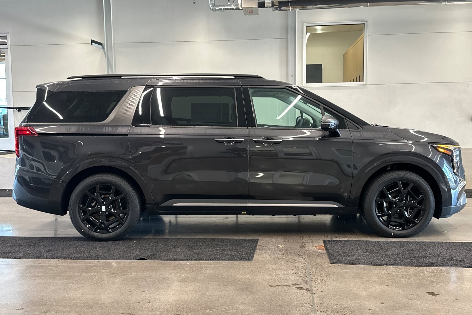 2026 Kia Carnival Hybrid SX Image 3 of 24