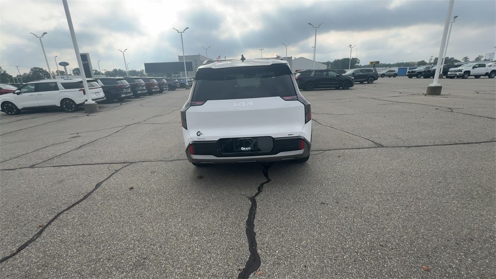 2026 Kia EV9 GT-Line Image 8 of 28