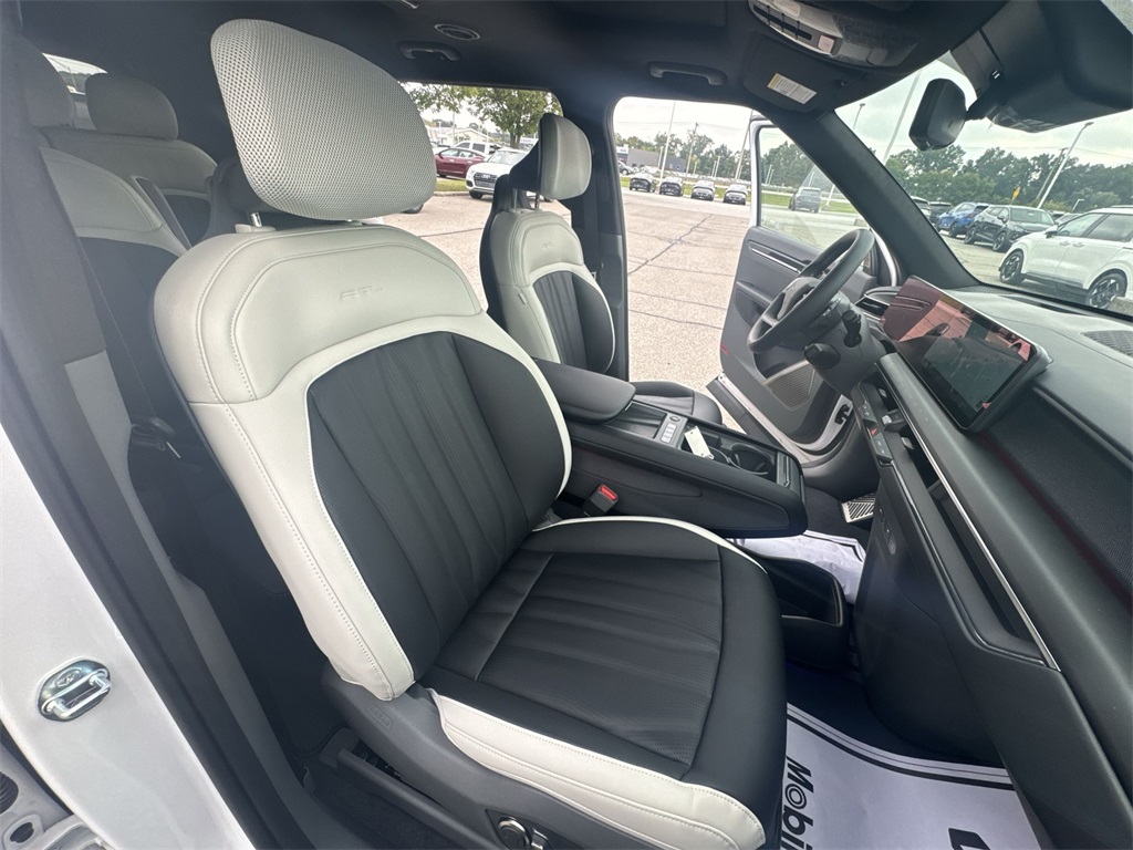 2026 Kia EV9 GT-Line Image 16 of 28