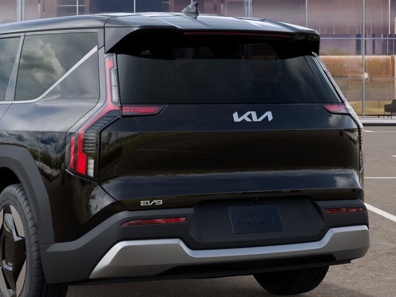 Vehicle image 8 of 36
