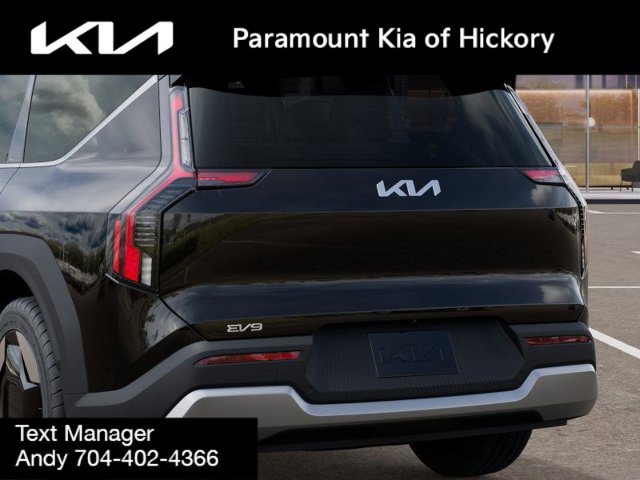 Vehicle image 8 of 27
