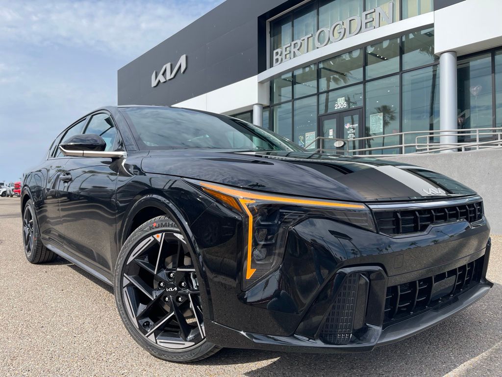 2026 Kia K4 GT-Line Image 2 of 29