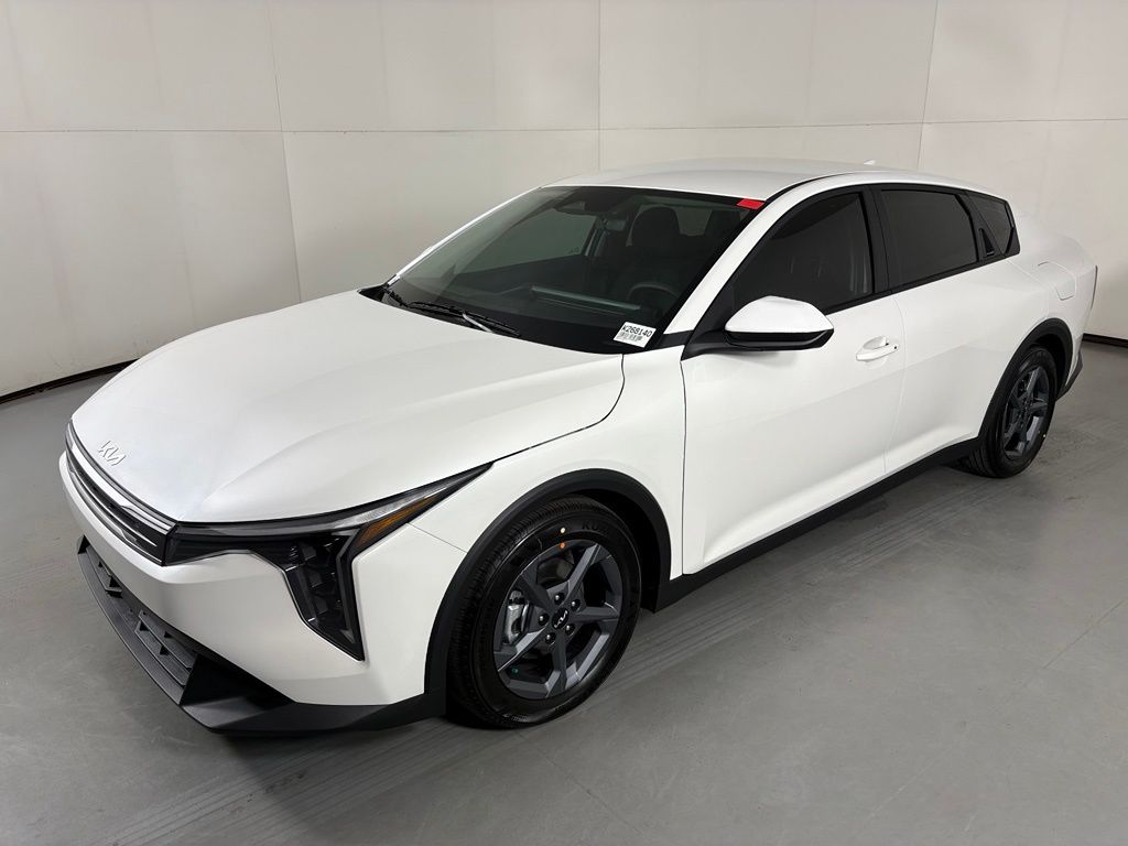 2026 Kia K4 LXS Image 1 of 42